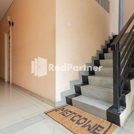 Star Hotel Jaksa Mitra Reddoorz Jakarta Exterior photo